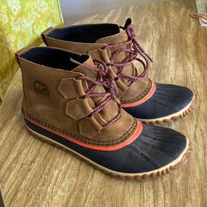 Sorel N About Boots 8 Brown Navy Rubber Waterproof Ankle Boot Lace Up Rain